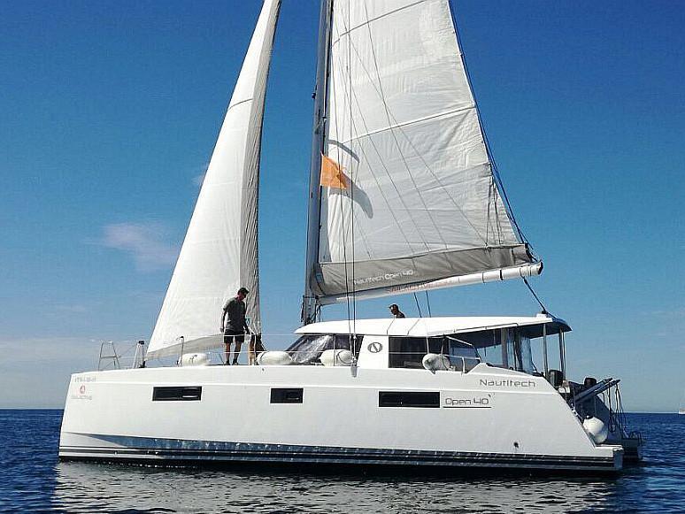 Book yachts online - catamaran - Nautitech 40 Open - Amara - rent