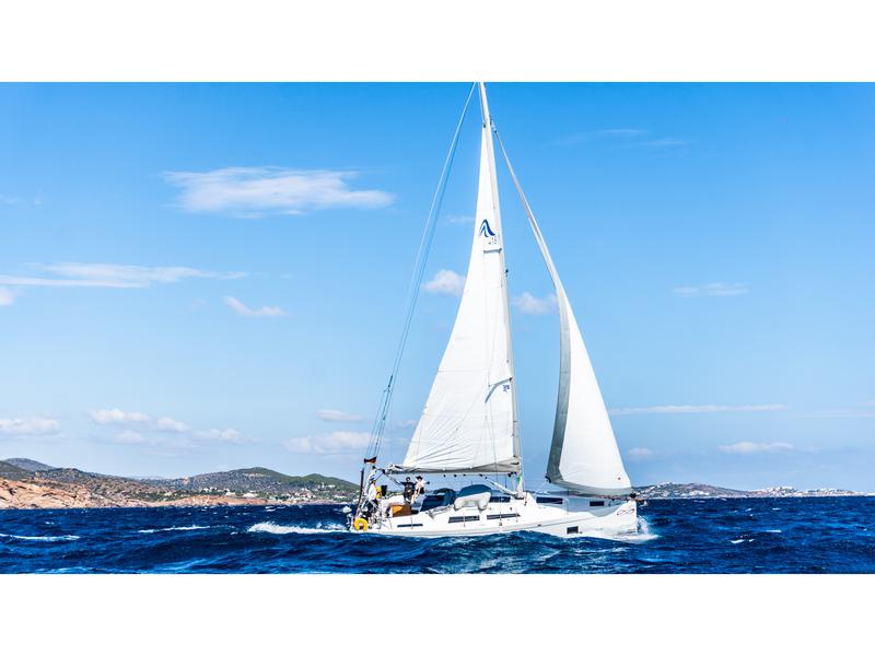 Book yachts online - sailboat - Hanse 418 - Infinity of Love - rent