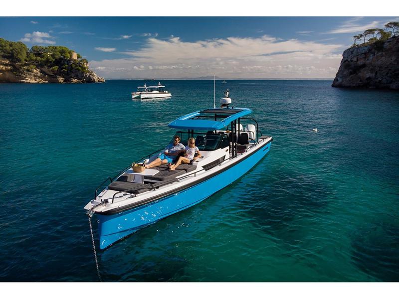 Book yachts online - motorboat - Axopar 37  Sun Top - Axopar 37 ST Brabus - rent