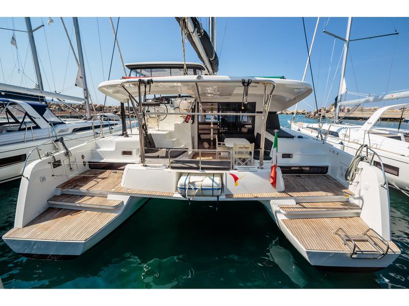 Book yachts online - catamaran - Lagoon 42 - Boreas - Comfort line - rent