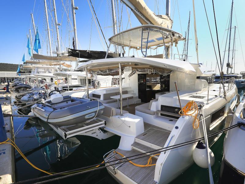 Book yachts online - catamaran - Lagoon 50 - LUX - rent