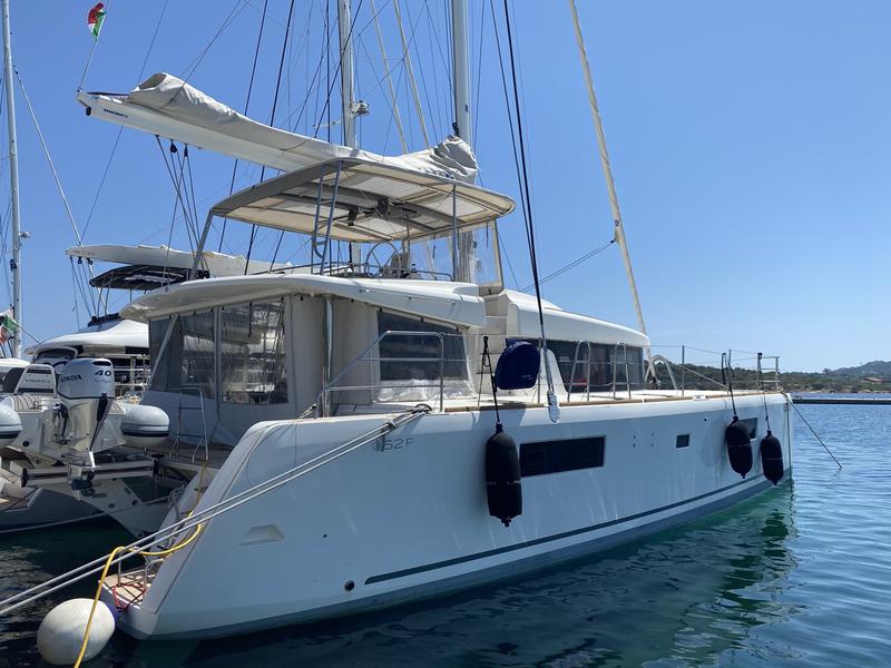 Book yachts online - catamaran - Lagoon 52F (5 cab) - Orsa Maggiore (AC, WM, Generator, Inverter, Tender Lift) - rent