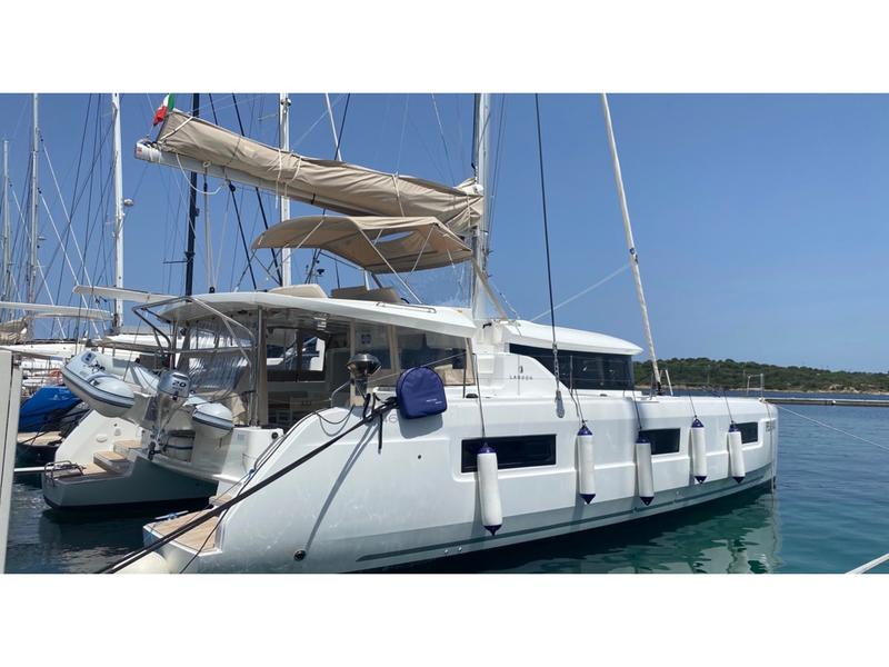 Book yachts online - catamaran - Lagoon 46 - Blue Alma (A/C, WM, Generator, Inverter 12/220V) - rent