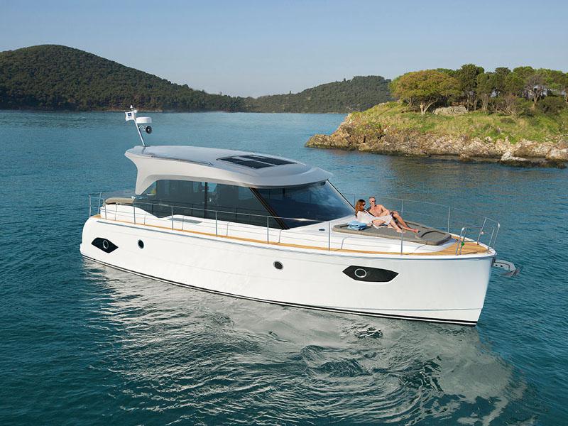 Book yachts online - motorboat - Bavaria E40 Sedan - Thea-Marie - rent