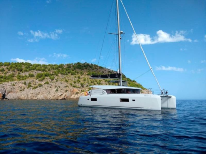Book yachts online - catamaran - Lagoon 42 Version 3 Cabinas Full Equipe - Side - rent
