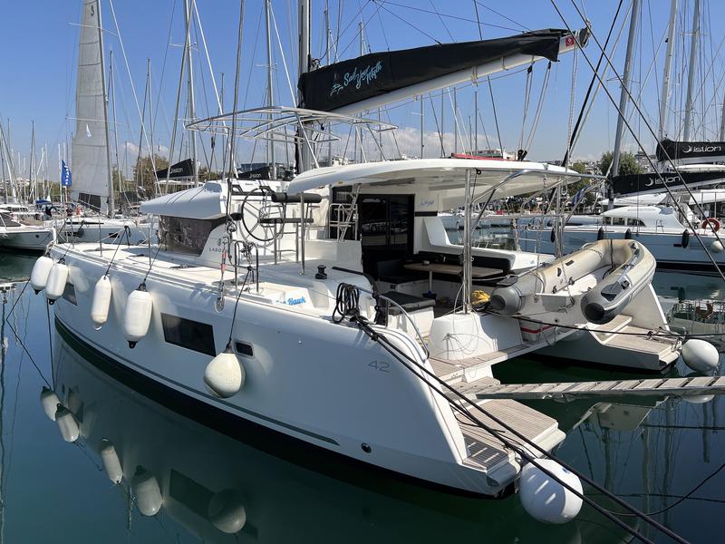 Book yachts online - catamaran - Lagoon 42 - Sea Hawk - rent
