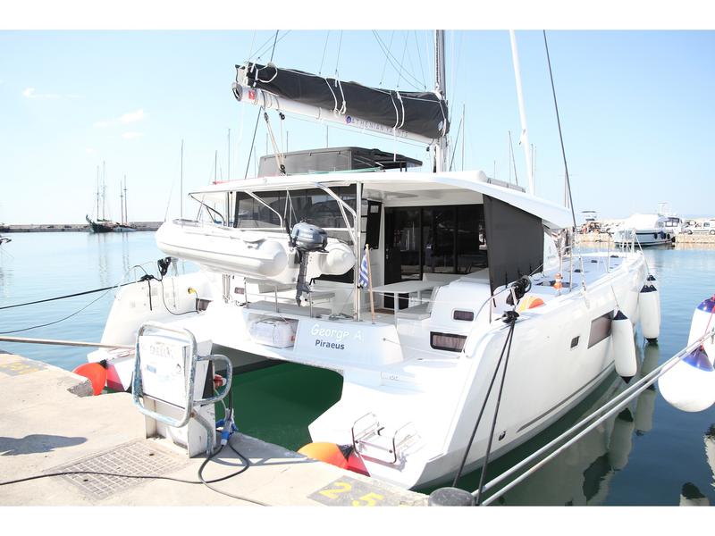 Book yachts online - catamaran - Lagoon 42 (4 Dbl / 2 singles 12) - GEORGE A - rent