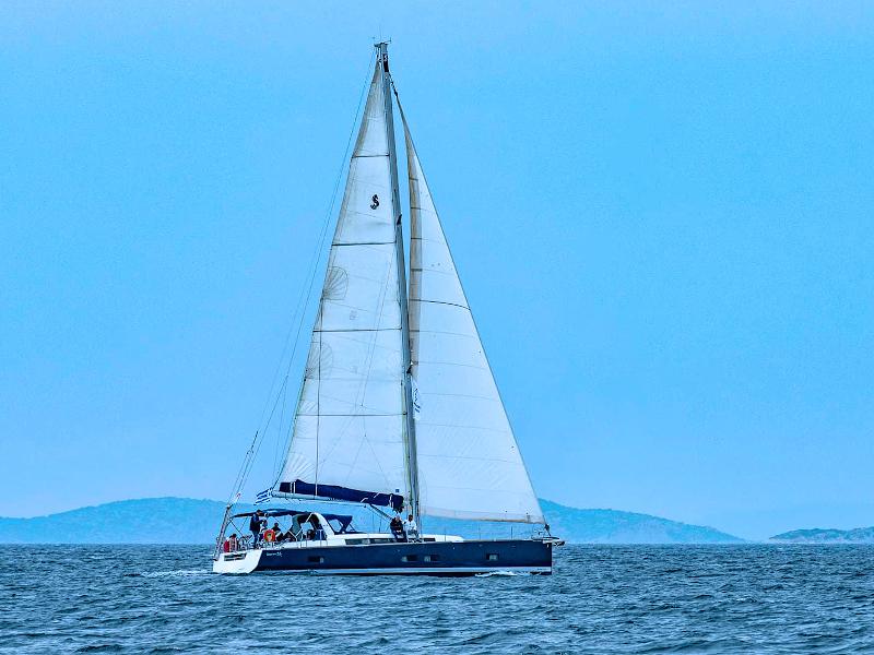 Book yachts online - sailboat - Oceanis 55 - LUCKY TRADER (generator, air condition, premium blue hull, 1 SUP free of charge) - rent