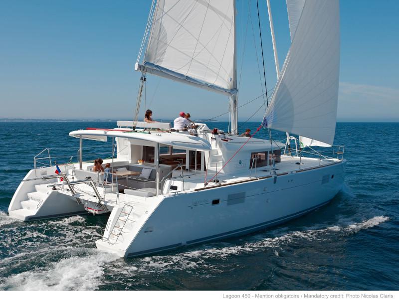 Book yachts online - catamaran - Lagoon 450  Flybridge - FO'S (generator, air condition,water maker, 2 SUP free of charge)  - rent