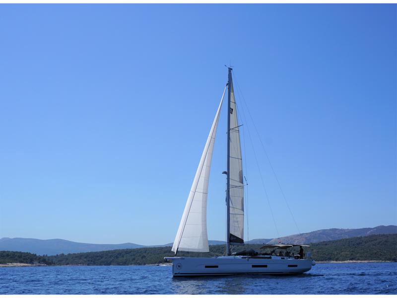 Book yachts online - sailboat - Dufour 530 - ASTRID - rent