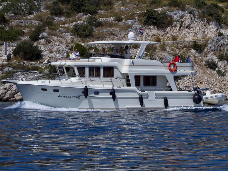 Book yachts online - motorboat - Adagio Europa 51.5 - Anna Sophie  - rent