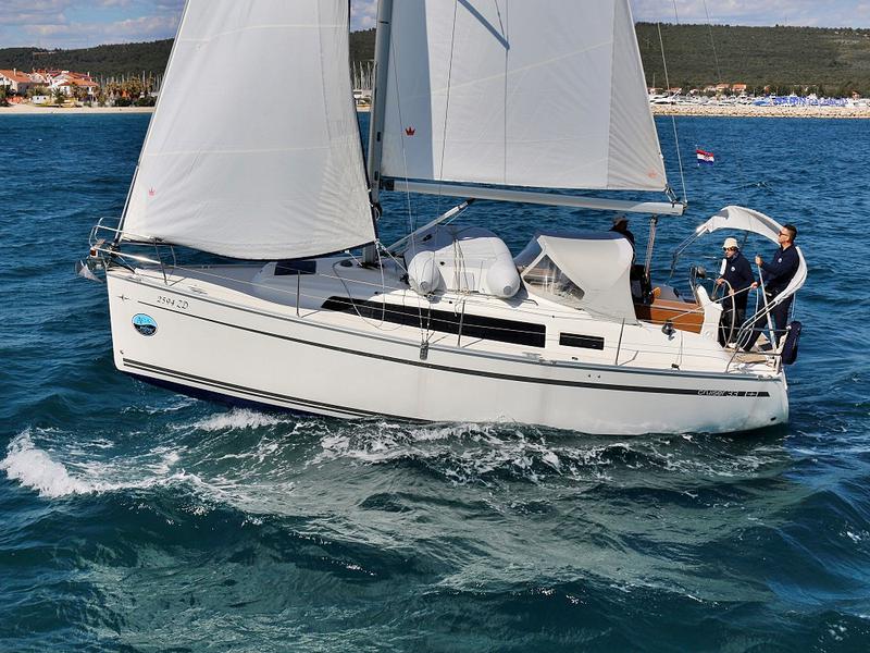 Book yachts online - sailboat - BAVARIA C 33 - MIRELLA - rent