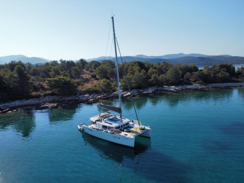 Book yachts online - catamaran - Lagoon 450 F - GREY GOOSE II - rent