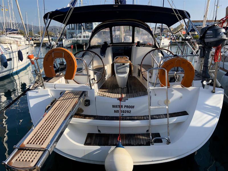 Book yachts online - sailboat - Sun Odyssey 42 i Performance - Waterproof - rent
