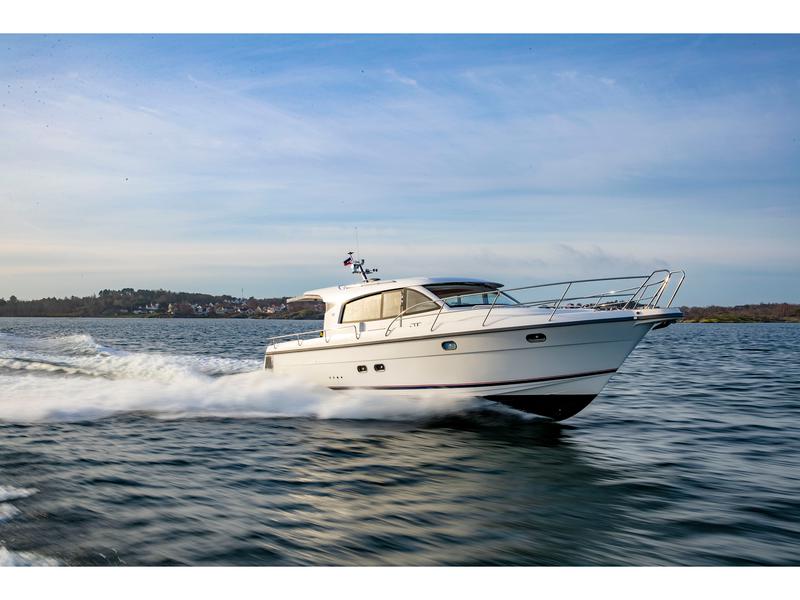 Book yachts online - motorboat - Nimbus 405 Coupe - Unisono - rent