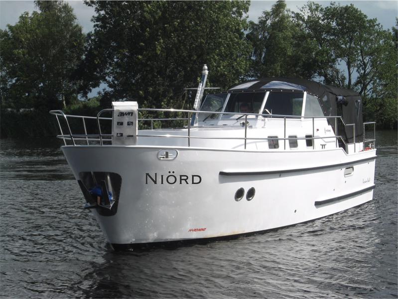 Book yachts online - motorboat - Passion 880 OC - Niörd - rent