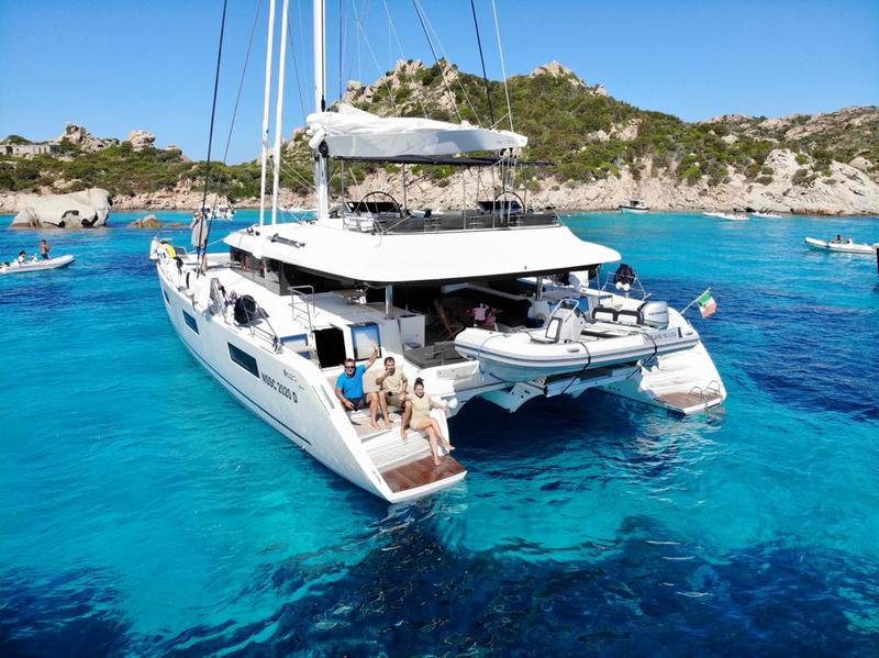 Book yachts online - catamaran - Lagoon 620 (10+3) - The Sun (SXM)  (5 cab + 3 crew) (AC, WM, Generator, Inverter, Tender Lift) - rent