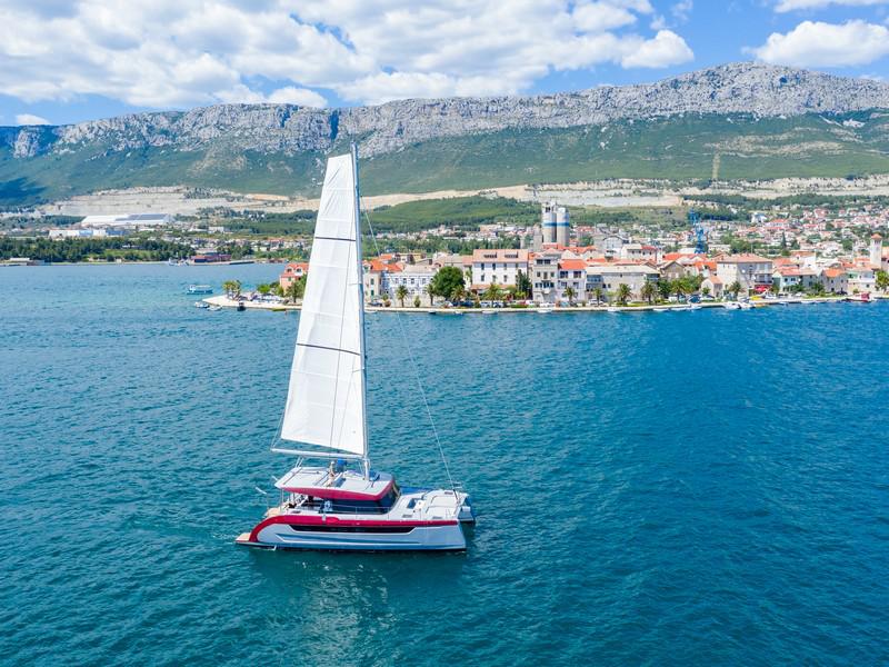 Book yachts online - catamaran - Luna 49 - BLUE - rent
