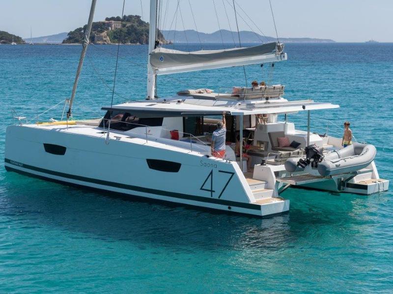 Book yachts online - catamaran - Saona 47 - Barefoot Oasis - rent