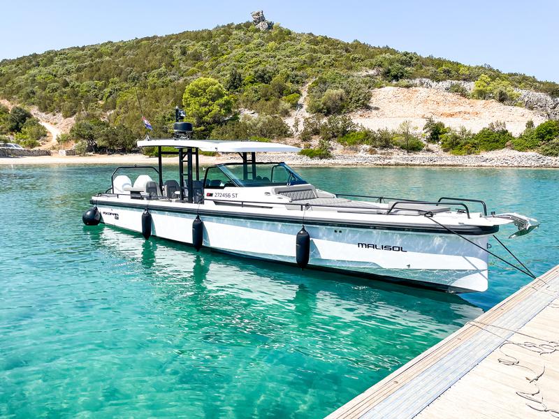 Book yachts online - motorboat - Axopar 37 Sun Top - Malisol - rent