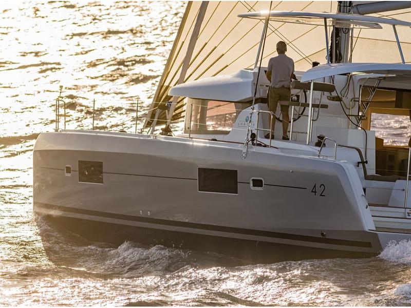 Book yachts online - catamaran - Lagoon 42 - FAT CAT - rent