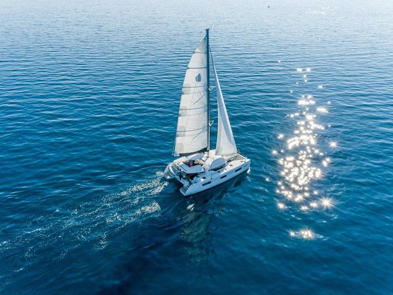 Book yachts online - catamaran - Lagoon 46 - Galeb - rent