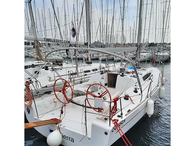 Book yachts online - sailboat - Elan 350 - Sierra - rent