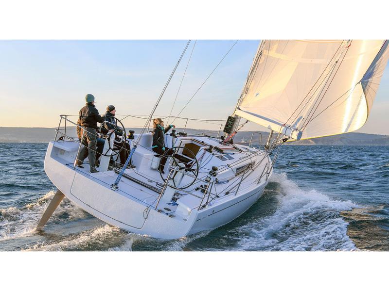Book yachts online - sailboat - First 36 - ULTRA FIRST - rent