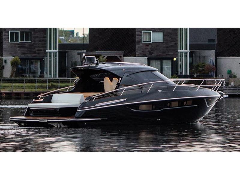 Book yachts online - motorboat - Focus Power 36 Hard Top - JOKER - rent