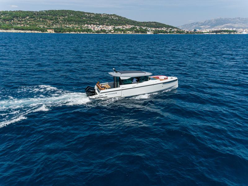 Book yachts online - motorboat - Saxdor 320 GTC (2023) - MAVERICK - rent
