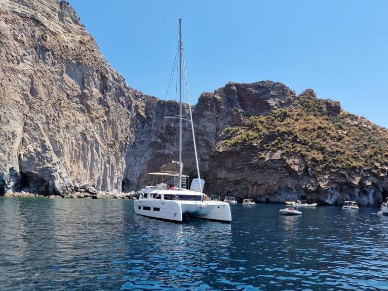Book yachts online - catamaran - Dufour Catamaran 48 - Oblivion Planet - rent