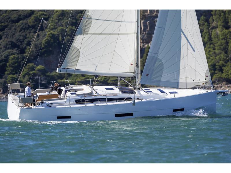 Book yachts online - sailboat - Dufour 430 Grand Large - TRINITY - rent