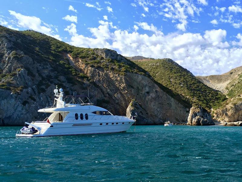 Book yachts online - motorboat - Princess 20M - Seafree - rent