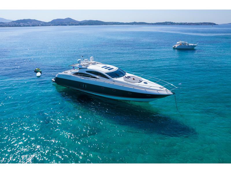 Book yachts online - motorboat - Sunseeker Predator 72 - Elentari - rent