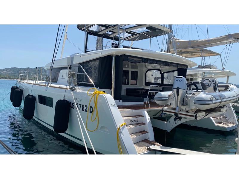 Book yachts online - catamaran - Lagoon 52F (5 cab) - Naka (GND) - rent