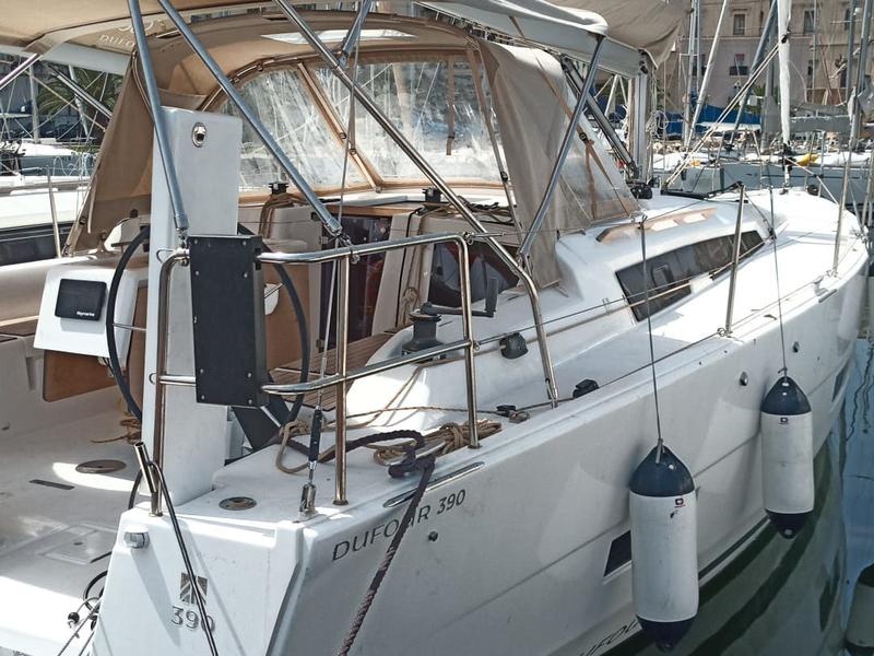 Book yachts online - sailboat - Dufour 390 Grand Large - Arya - rent