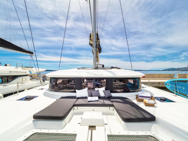 Book yachts online - catamaran - Lagoon 46 - UNCHARTED - rent