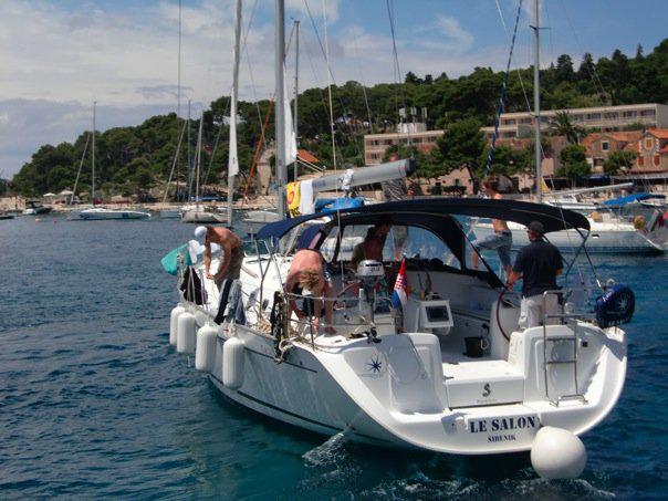 Book yachts online - sailboat - Beneteau Cyclades 50.5 - Le Salon - rent