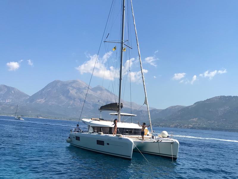 Book yachts online - catamaran - Lagoon 42 - Nyami Nyami - rent