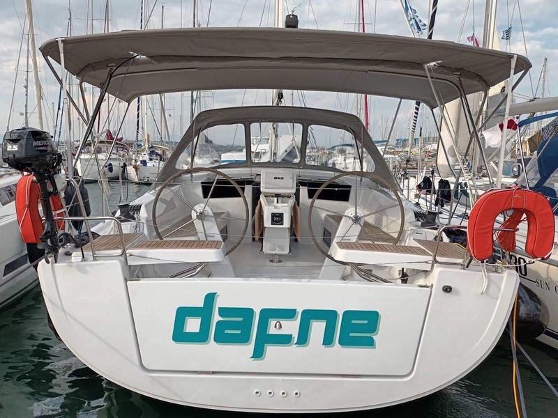 Book yachts online - sailboat - Hanse 418 - DAFNE (generator, watermaker, teak cockpit, gas BBQ) - rent