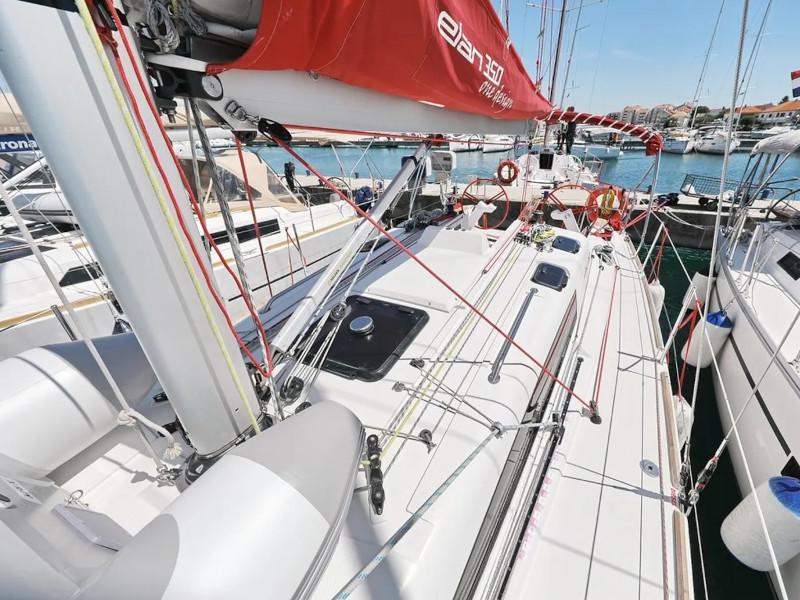 Book yachts online - sailboat - Elan 350 - Euphoria - rent