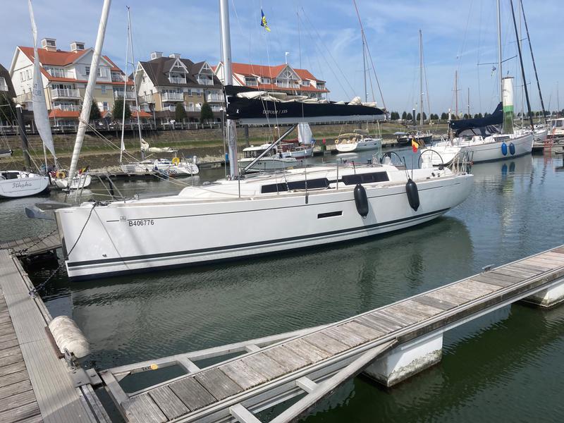 Book yachts online - sailboat - Dufour 335 Grand Large - Vittoria - rent