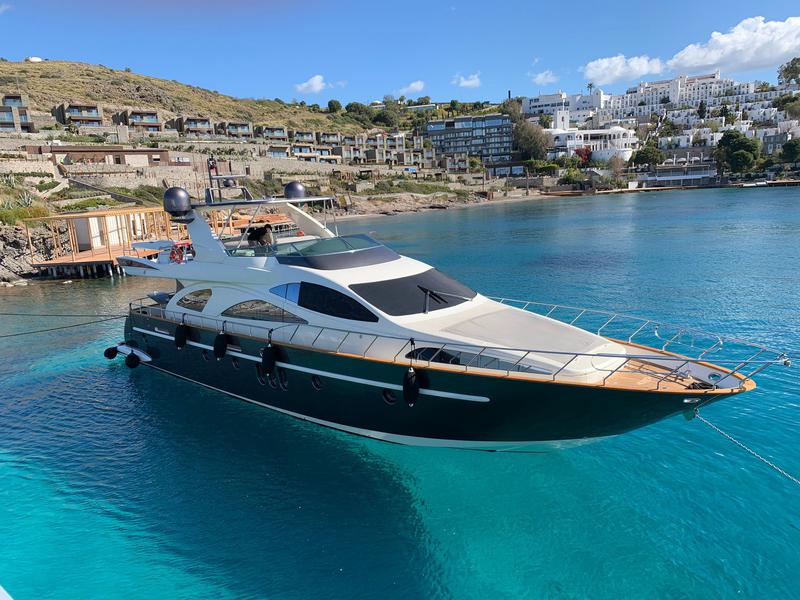 Book yachts online - motorboat - Azimut 80 - Alibi - rent