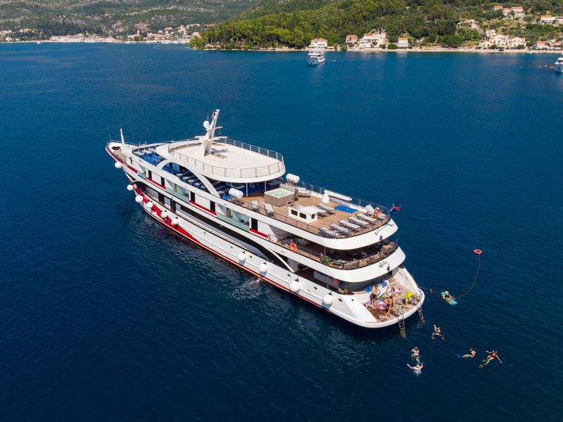 Book yachts online - motorboat - Luxury Motor Yacht - Antaris - rent