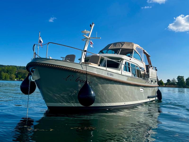 Book yachts online - motorboat - Linssen Classic Sturdy 35 AC - L'Areuse - rent