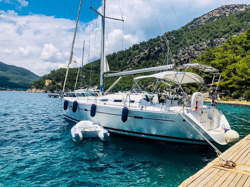 Book yachts online - sailboat - Oceanis Clipper 393 - Victory Sail - rent