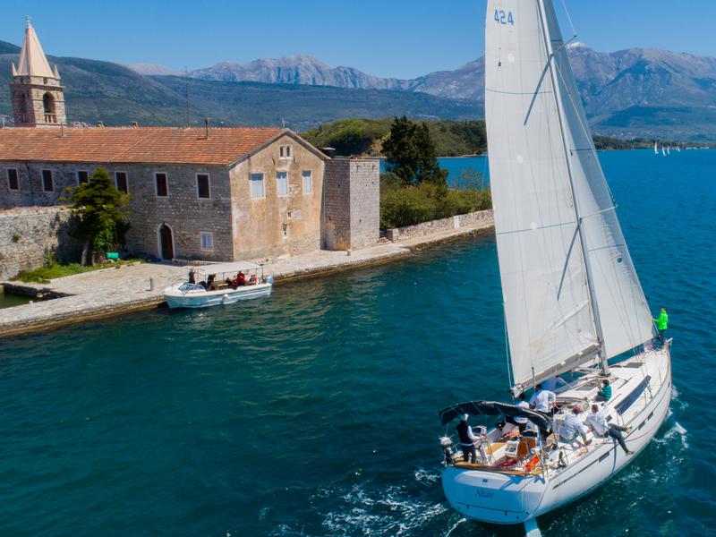 Book yachts online - sailboat - Bavaria Cruiser 46 - Altair - rent