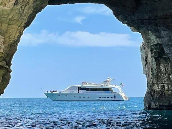 Book yachts online - motorboat - Canados 24 - Felicità - rent
