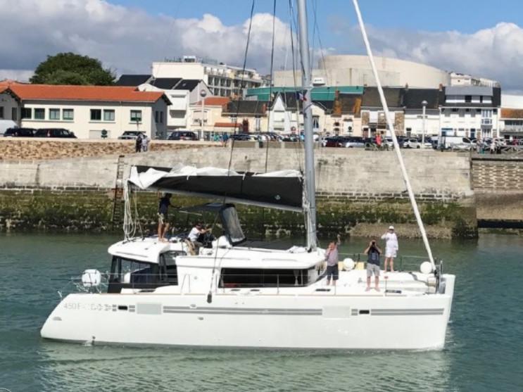 Book yachts online - catamaran - Lagoon 450  Fly - Albachiara - rent
