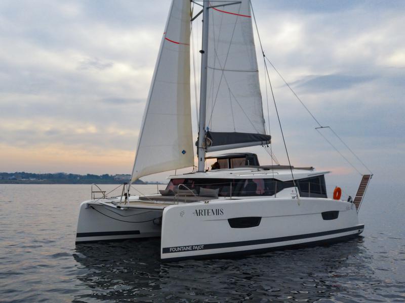 Book yachts online - catamaran - Fountaine Pajot Isla 40 - Artemis  - rent
